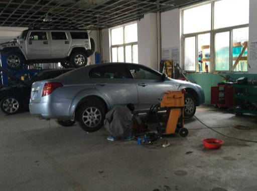 汽車為何不能在修理廠過夜？修車師傅揭秘行業秘密，網友心寒汽車零配件內幕